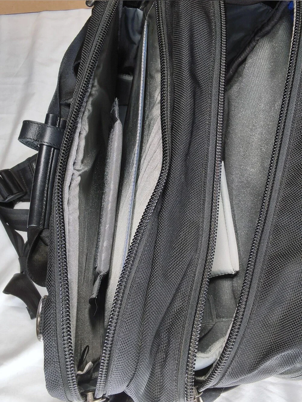 THINK TANK URBAN DISGUISE 50 CLASSIC Black Camera Bag, Excellent